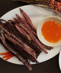 Thịt lợn gác bếp chấm tương ớt